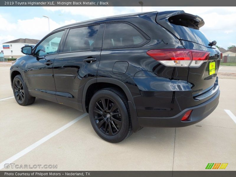 Midnight Black Metallic / Black 2019 Toyota Highlander XLE
