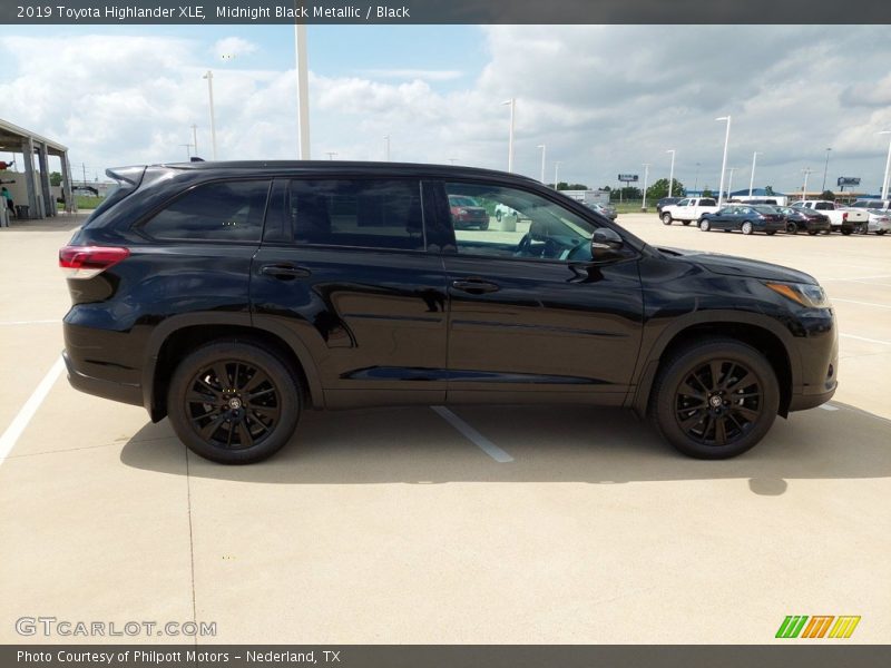 Midnight Black Metallic / Black 2019 Toyota Highlander XLE