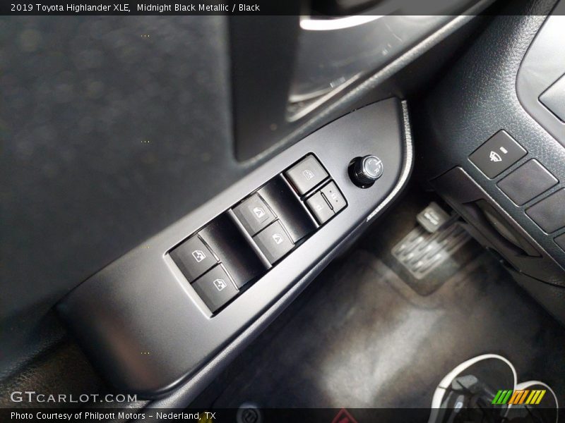 Midnight Black Metallic / Black 2019 Toyota Highlander XLE