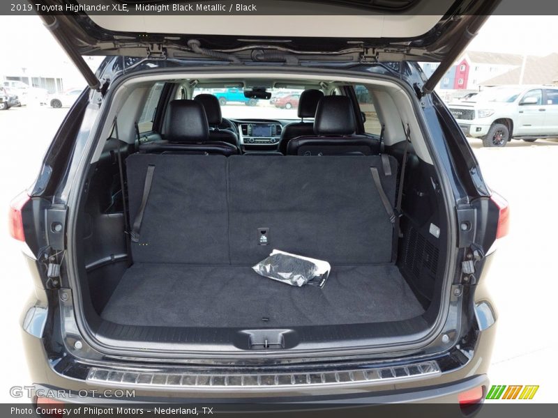 Midnight Black Metallic / Black 2019 Toyota Highlander XLE
