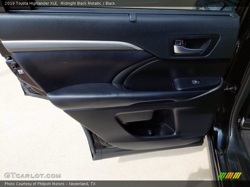 Midnight Black Metallic / Black 2019 Toyota Highlander XLE