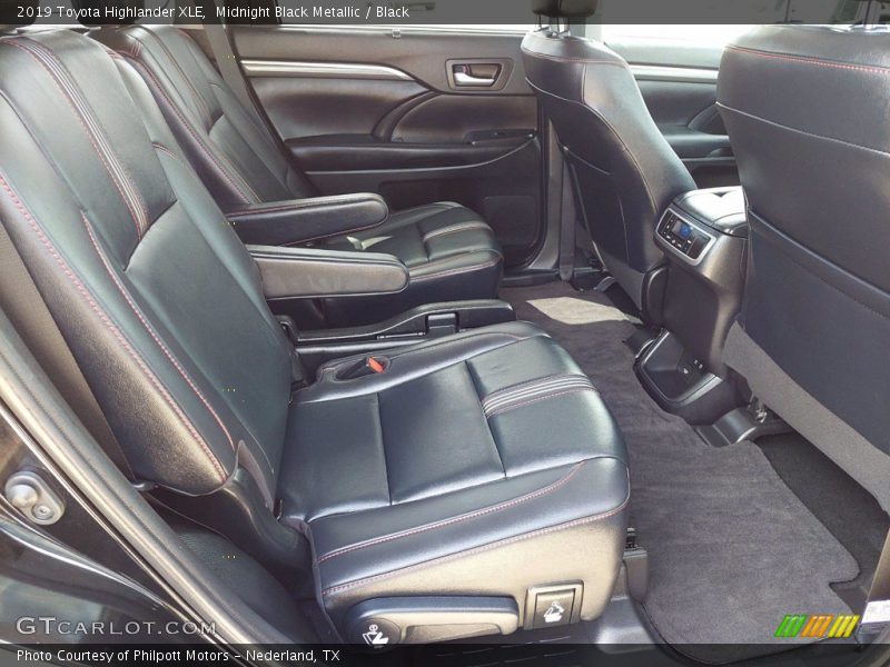Midnight Black Metallic / Black 2019 Toyota Highlander XLE