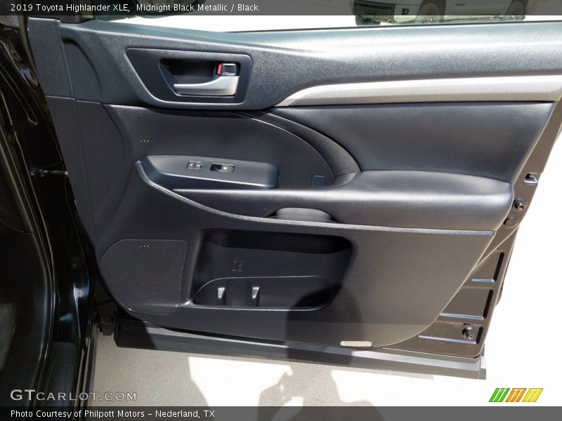 Midnight Black Metallic / Black 2019 Toyota Highlander XLE