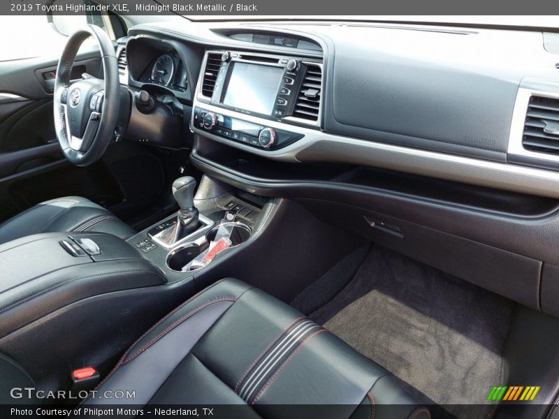 Midnight Black Metallic / Black 2019 Toyota Highlander XLE