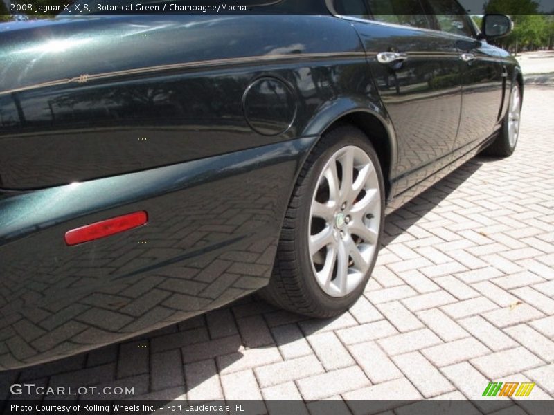 Botanical Green / Champagne/Mocha 2008 Jaguar XJ XJ8