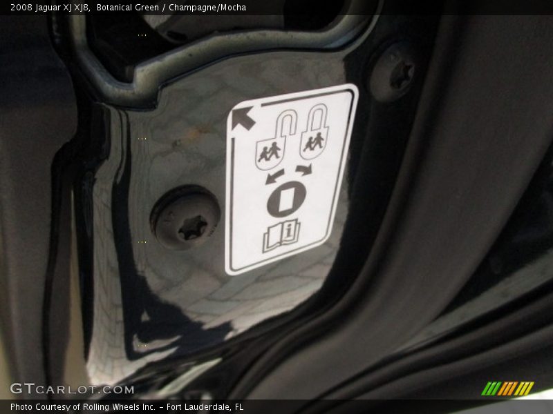 Botanical Green / Champagne/Mocha 2008 Jaguar XJ XJ8