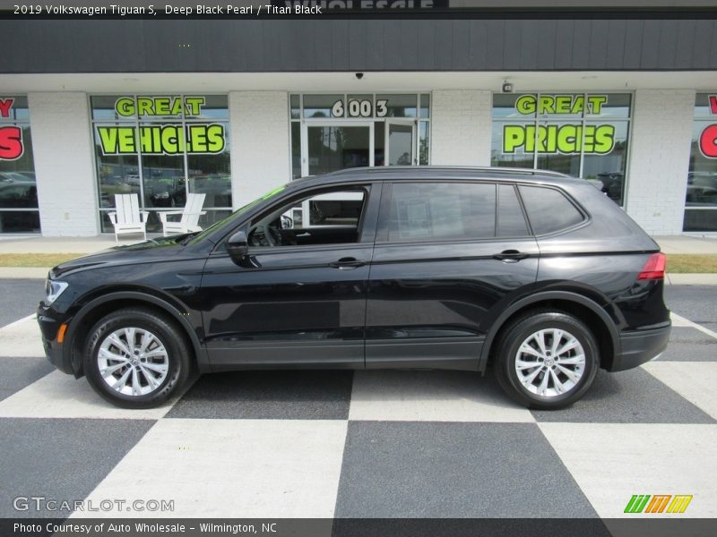 Deep Black Pearl / Titan Black 2019 Volkswagen Tiguan S