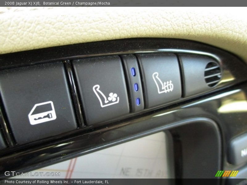 Controls of 2008 XJ XJ8