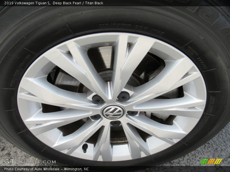 Deep Black Pearl / Titan Black 2019 Volkswagen Tiguan S