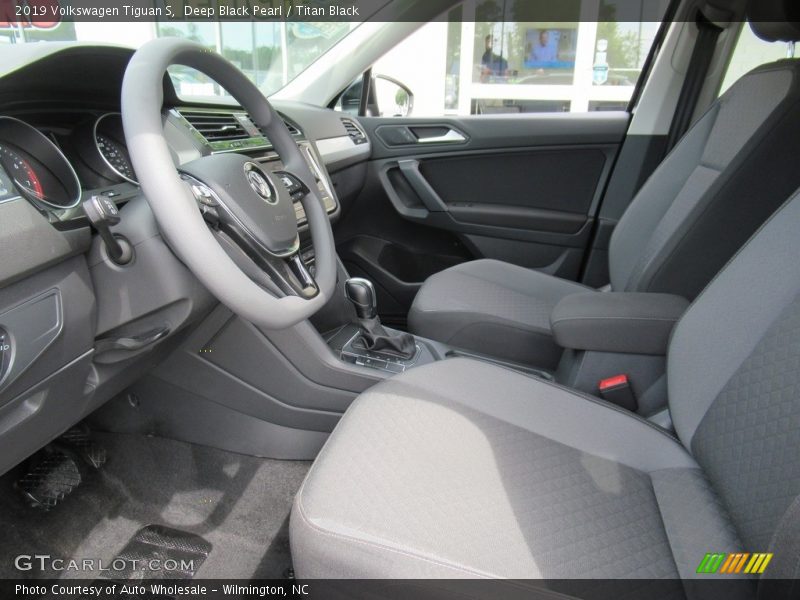 Deep Black Pearl / Titan Black 2019 Volkswagen Tiguan S