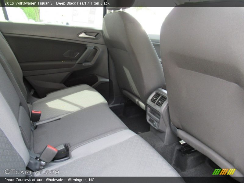 Deep Black Pearl / Titan Black 2019 Volkswagen Tiguan S