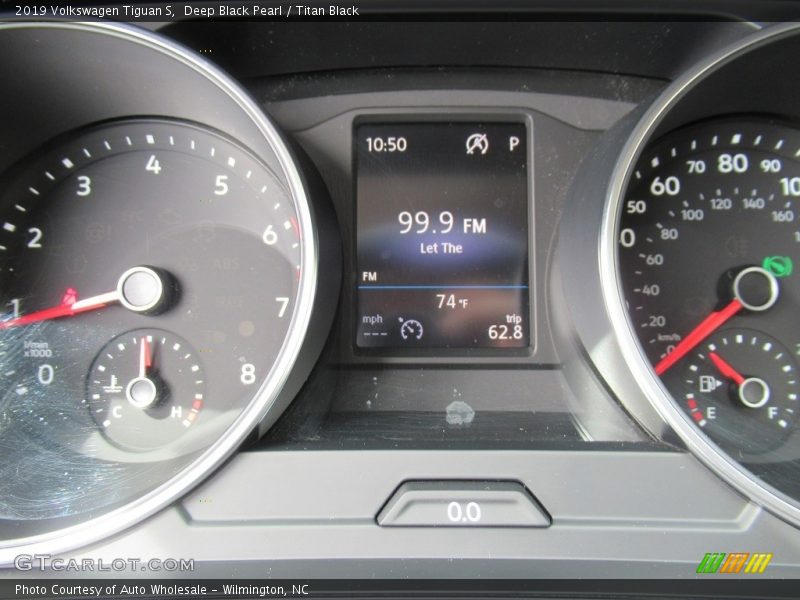 Deep Black Pearl / Titan Black 2019 Volkswagen Tiguan S