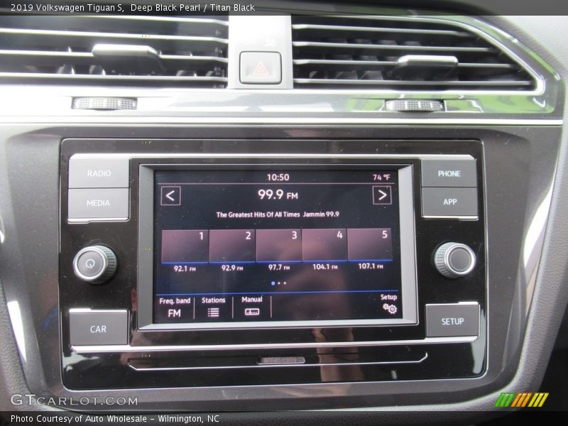 Deep Black Pearl / Titan Black 2019 Volkswagen Tiguan S