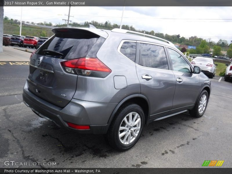 Gun Metallic / Charcoal 2017 Nissan Rogue SV