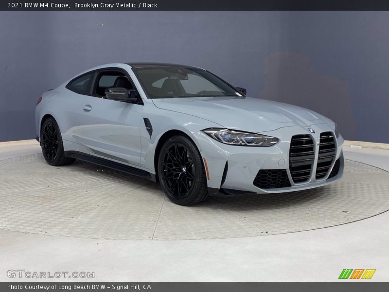 Front 3/4 View of 2021 M4 Coupe