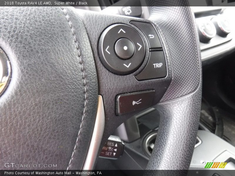 Super White / Black 2018 Toyota RAV4 LE AWD