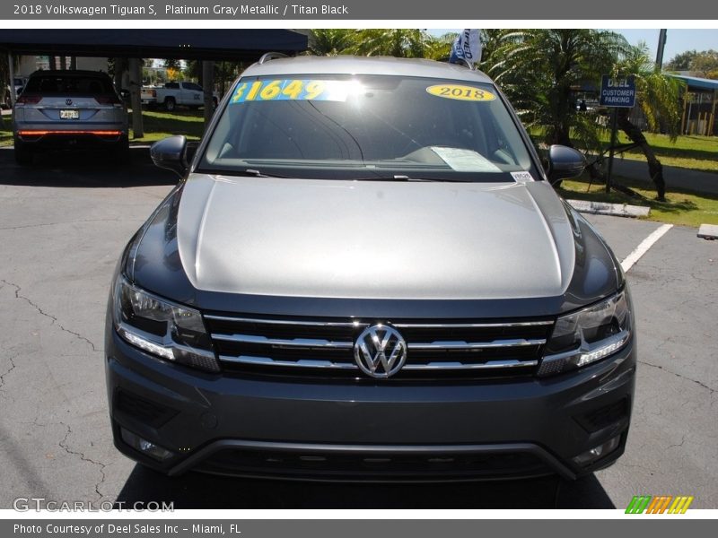 Platinum Gray Metallic / Titan Black 2018 Volkswagen Tiguan S