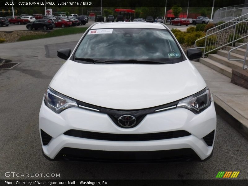 Super White / Black 2018 Toyota RAV4 LE AWD