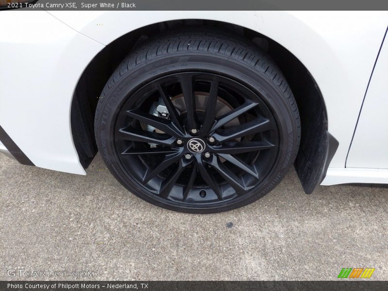 Super White / Black 2021 Toyota Camry XSE