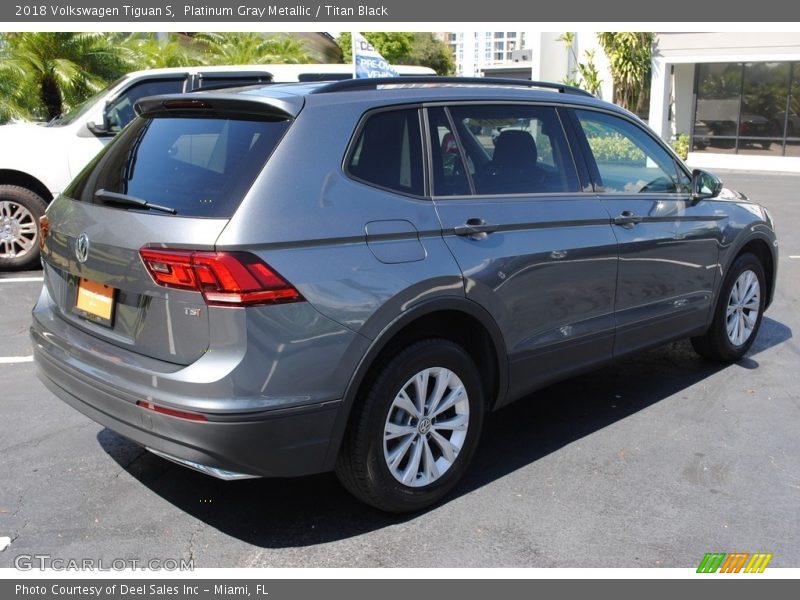 Platinum Gray Metallic / Titan Black 2018 Volkswagen Tiguan S
