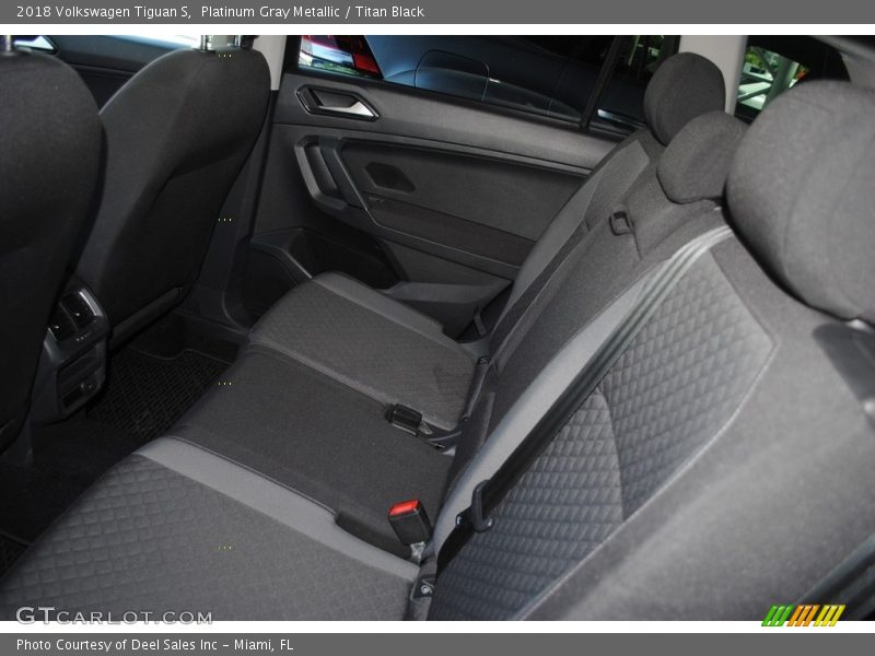 Platinum Gray Metallic / Titan Black 2018 Volkswagen Tiguan S