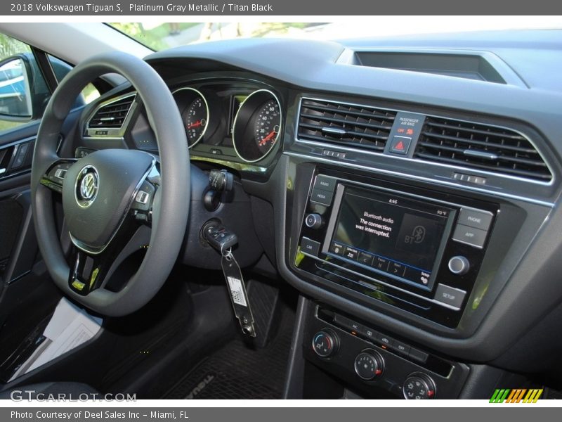 Platinum Gray Metallic / Titan Black 2018 Volkswagen Tiguan S