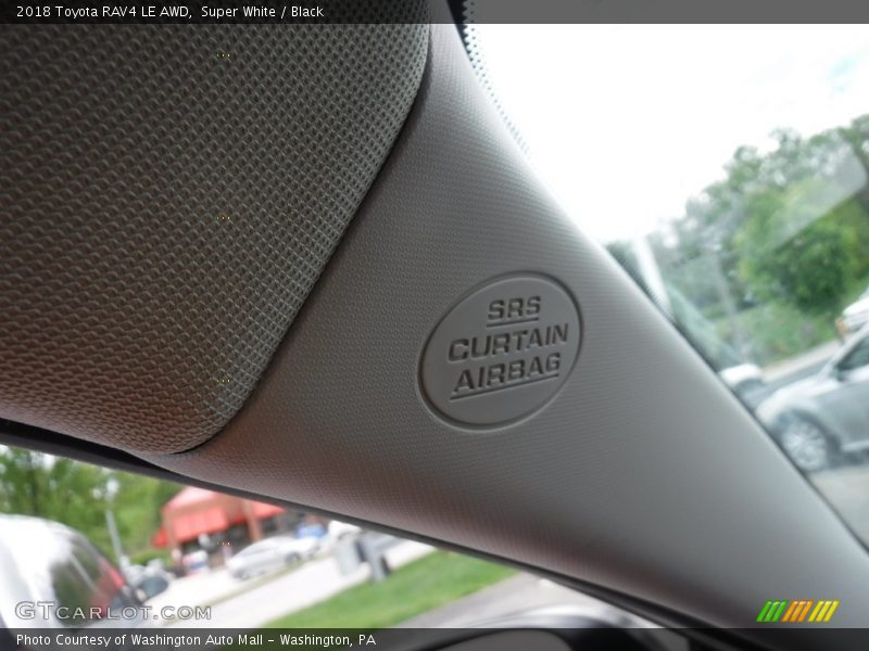 Super White / Black 2018 Toyota RAV4 LE AWD