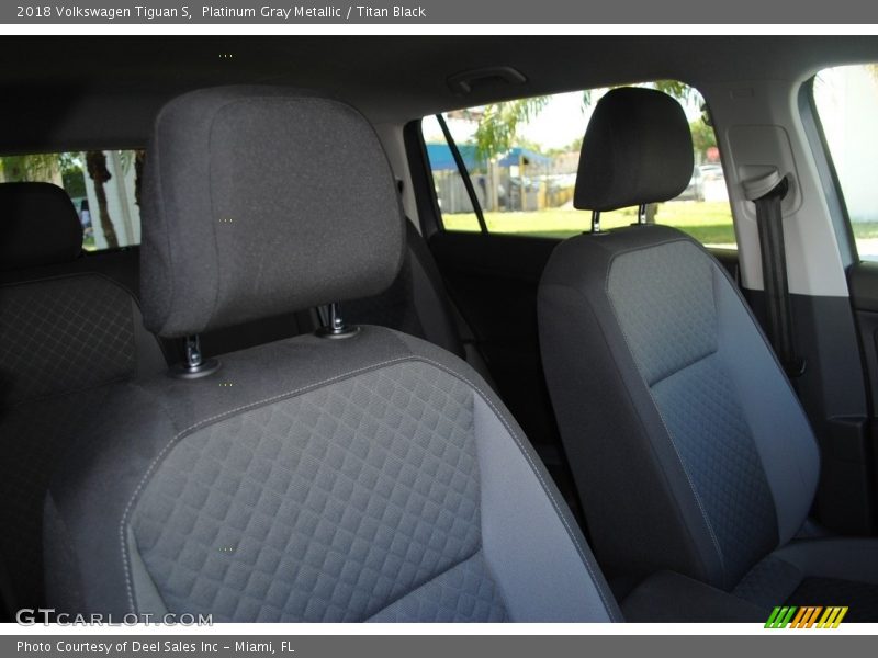 Platinum Gray Metallic / Titan Black 2018 Volkswagen Tiguan S