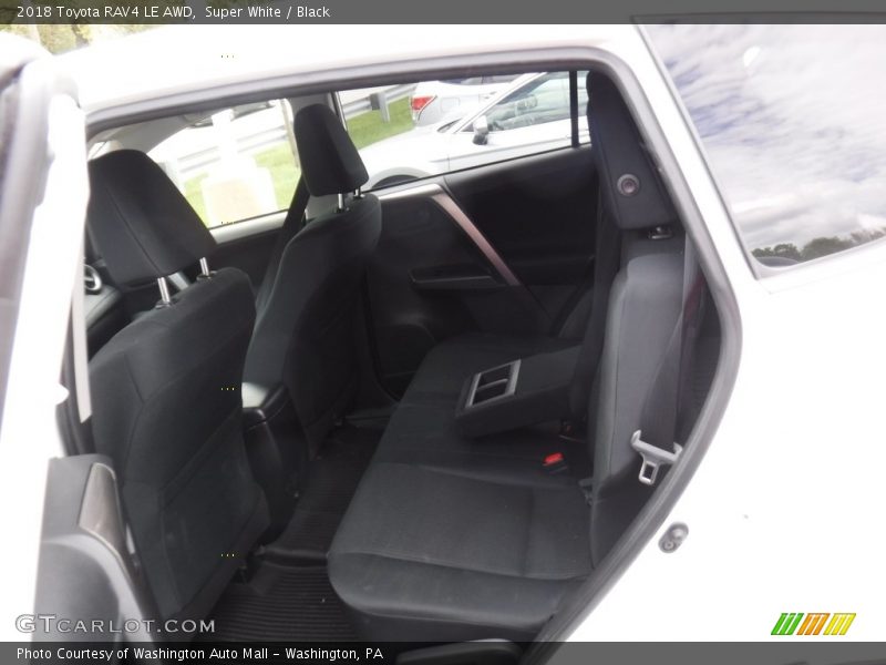 Super White / Black 2018 Toyota RAV4 LE AWD
