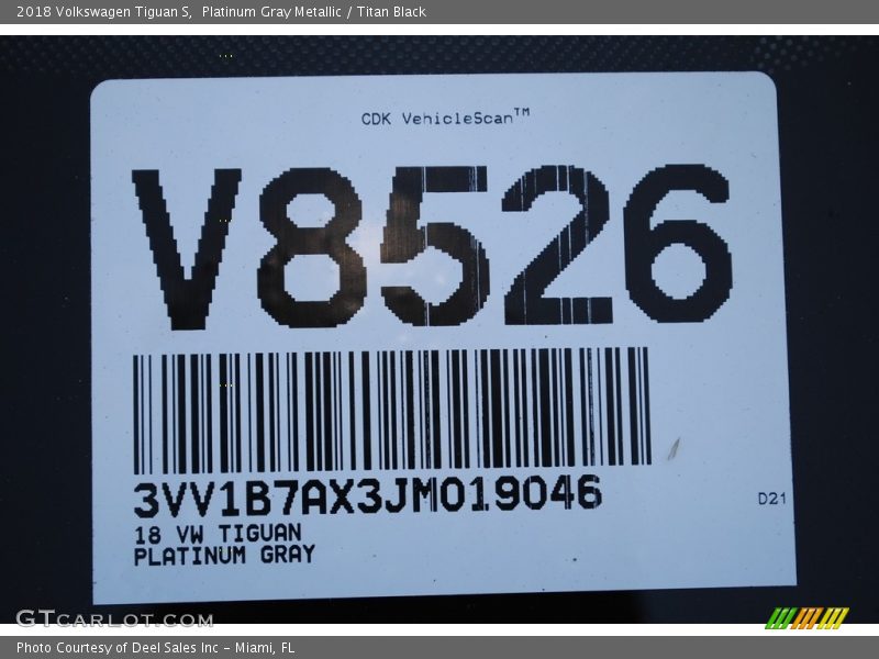 Platinum Gray Metallic / Titan Black 2018 Volkswagen Tiguan S
