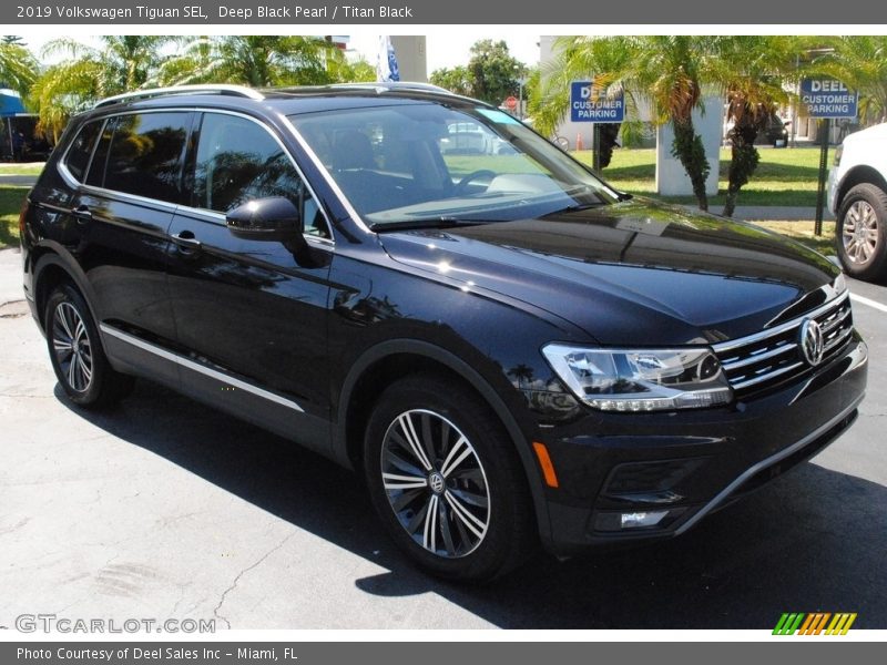Deep Black Pearl / Titan Black 2019 Volkswagen Tiguan SEL