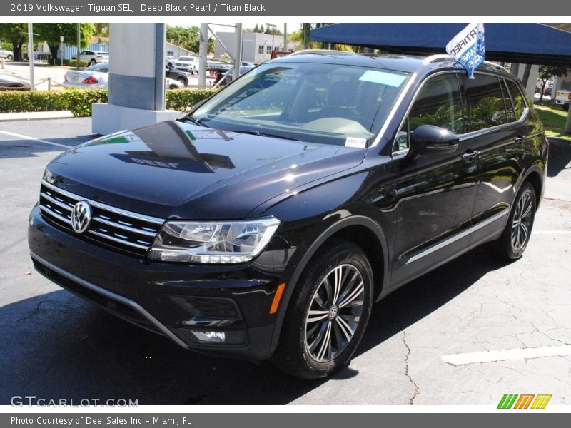 Deep Black Pearl / Titan Black 2019 Volkswagen Tiguan SEL