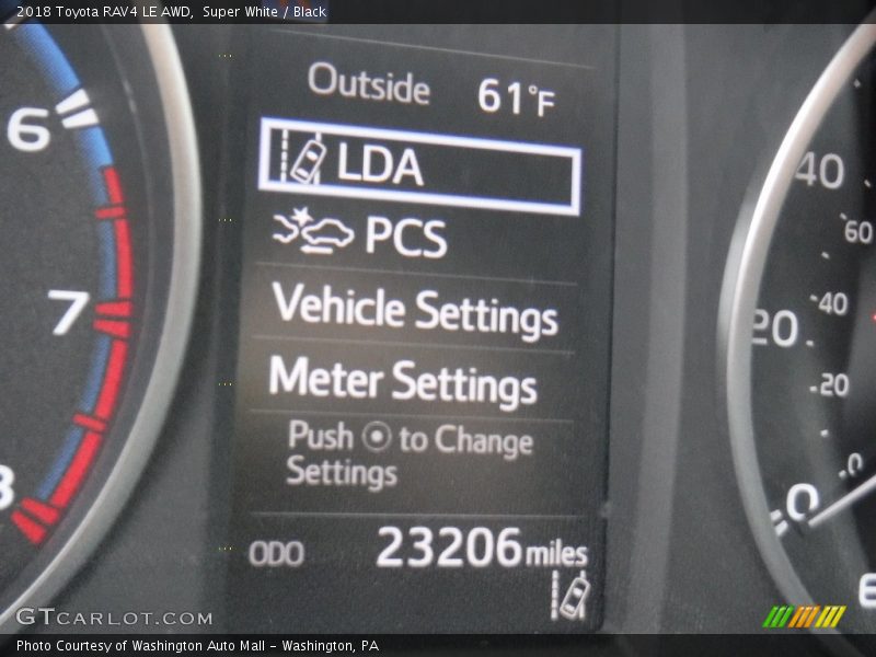 Super White / Black 2018 Toyota RAV4 LE AWD