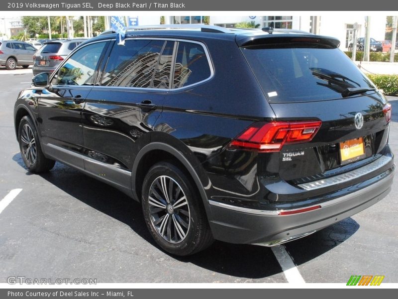 Deep Black Pearl / Titan Black 2019 Volkswagen Tiguan SEL