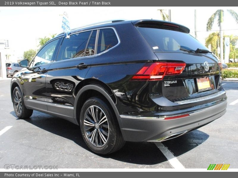 Deep Black Pearl / Titan Black 2019 Volkswagen Tiguan SEL