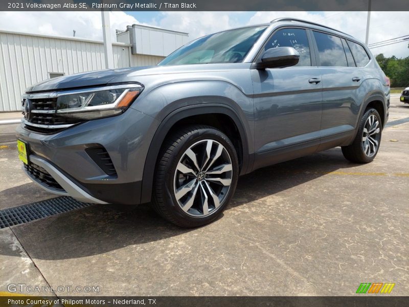 Platinum Gray Metallic / Titan Black 2021 Volkswagen Atlas SE