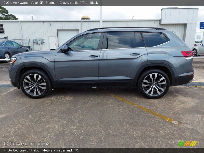 Platinum Gray Metallic / Titan Black 2021 Volkswagen Atlas SE