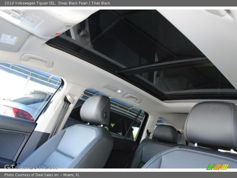 Deep Black Pearl / Titan Black 2019 Volkswagen Tiguan SEL