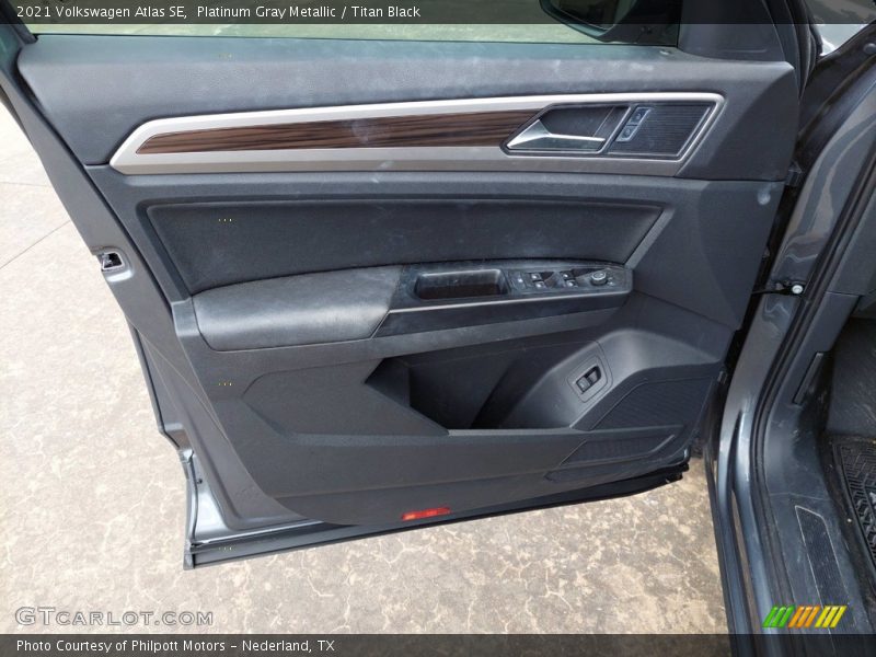 Platinum Gray Metallic / Titan Black 2021 Volkswagen Atlas SE