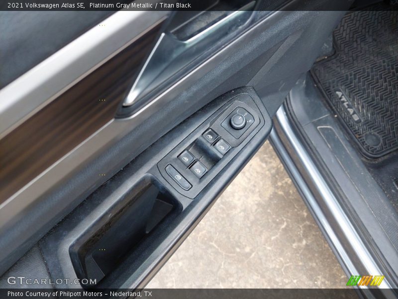 Platinum Gray Metallic / Titan Black 2021 Volkswagen Atlas SE