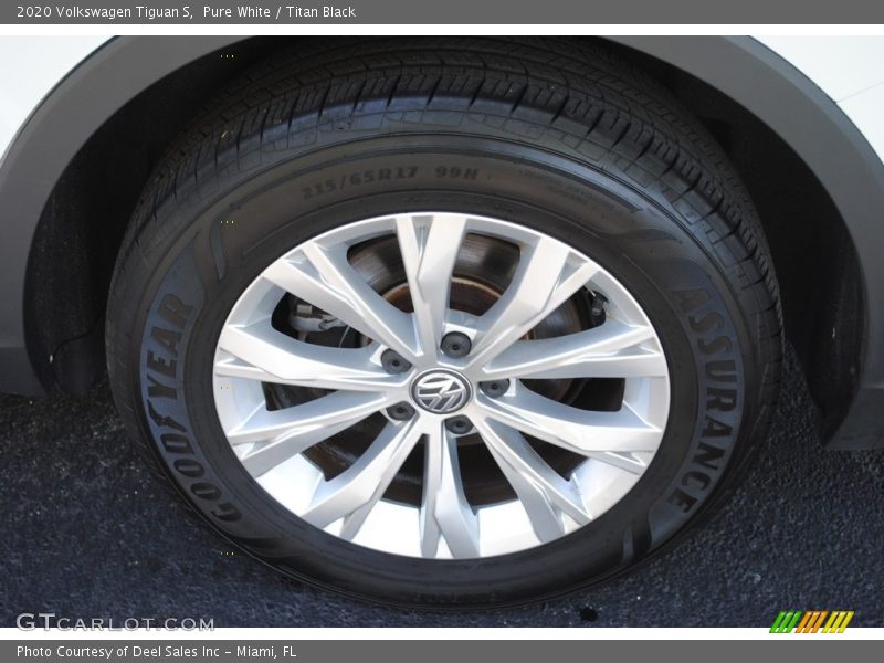 Pure White / Titan Black 2020 Volkswagen Tiguan S
