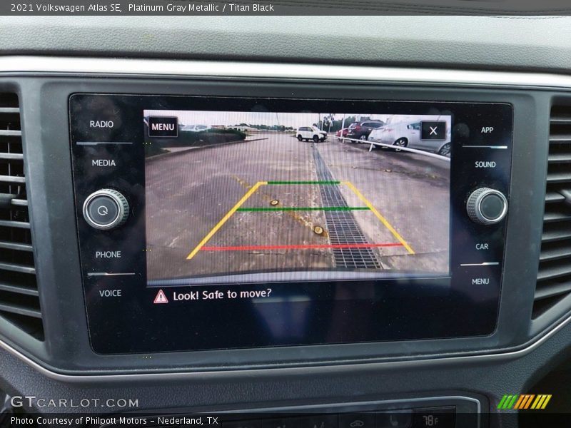 Platinum Gray Metallic / Titan Black 2021 Volkswagen Atlas SE