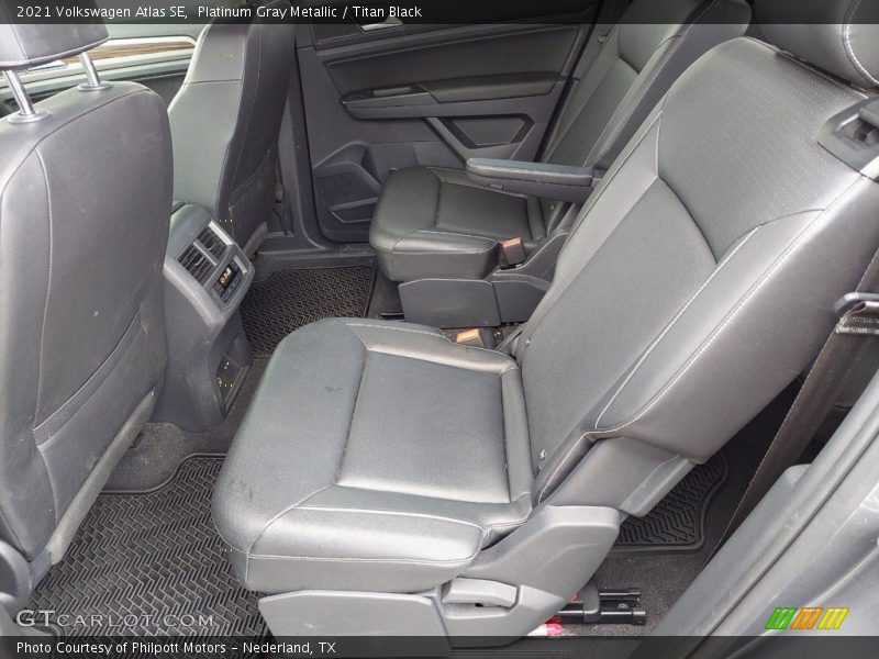 Platinum Gray Metallic / Titan Black 2021 Volkswagen Atlas SE