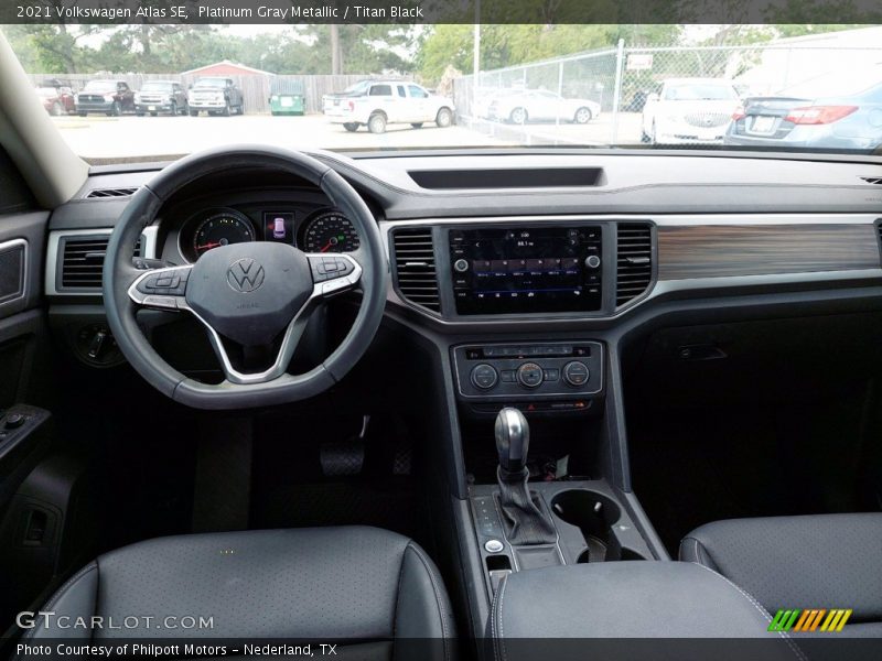 Platinum Gray Metallic / Titan Black 2021 Volkswagen Atlas SE