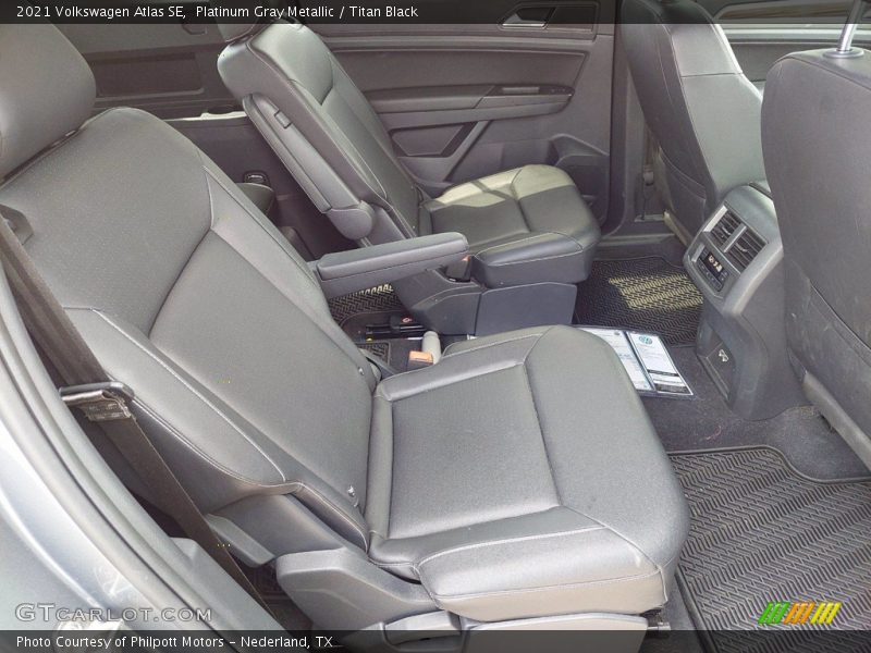 Platinum Gray Metallic / Titan Black 2021 Volkswagen Atlas SE