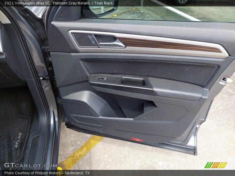 Platinum Gray Metallic / Titan Black 2021 Volkswagen Atlas SE