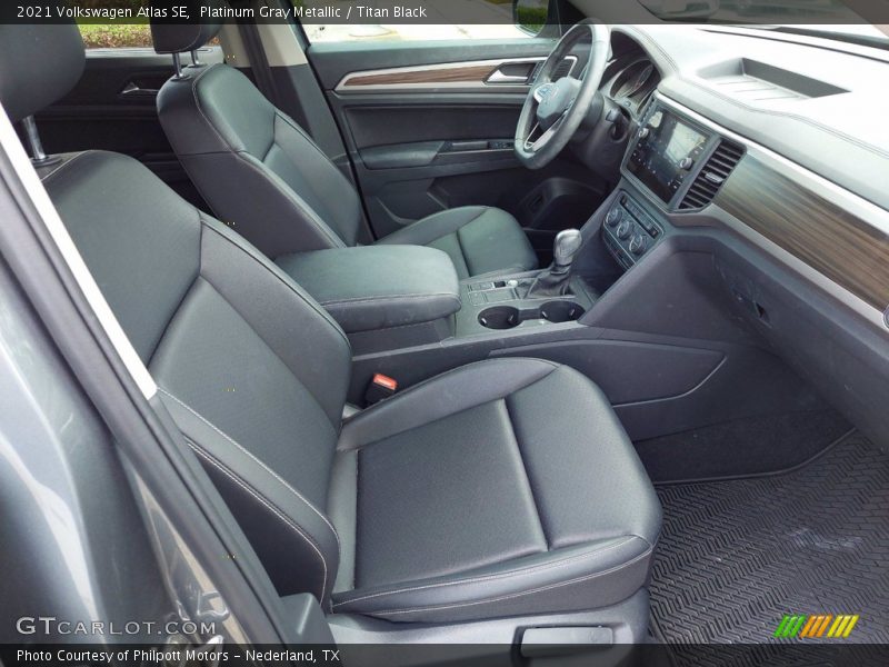 Platinum Gray Metallic / Titan Black 2021 Volkswagen Atlas SE