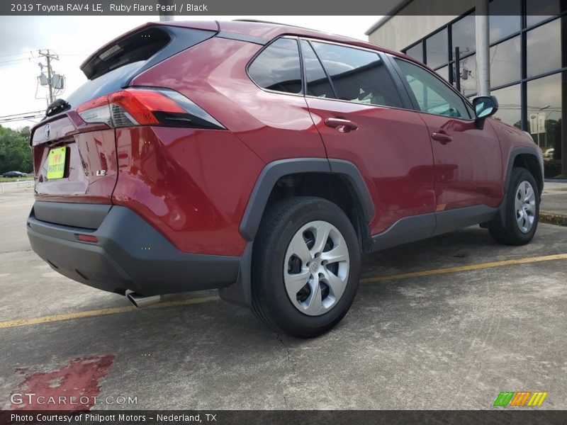 Ruby Flare Pearl / Black 2019 Toyota RAV4 LE