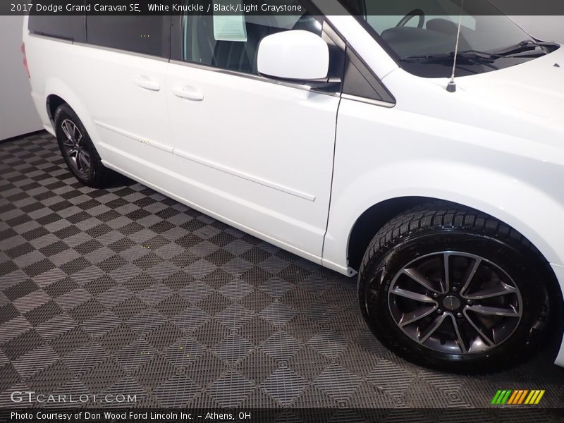White Knuckle / Black/Light Graystone 2017 Dodge Grand Caravan SE