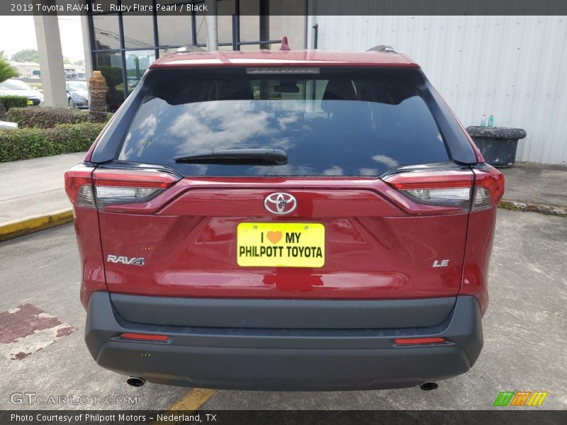 Ruby Flare Pearl / Black 2019 Toyota RAV4 LE